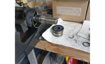 Revisie van een Hyster neigcilinder in de werkplaats Revisie van een Hyster neigcilinder in de werkplaats